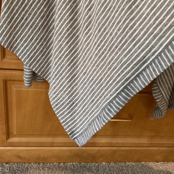 BCBG handkerchief bottom hi low cardigan . - Picture 2 of 4